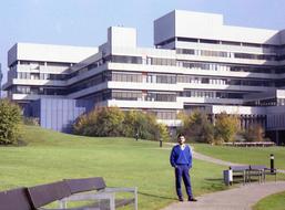En el Instituto Max-Planck de Investigación del Estado Sólido en 1986