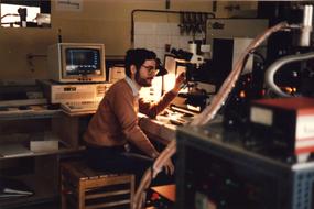 In the Raman Lab, University of Hamburg, 1987. Photo taken by Thomas Zettler